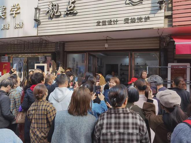 賭博：貴州有個因名字奇葩走紅的火車站，附近村支書稱將新增公厠民宿，希望遊客多過本地村民帶動增收