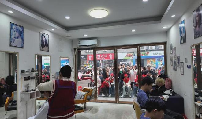 賭博：貴州有個因名字奇葩走紅的火車站，附近村支書稱將新增公厠民宿，希望遊客多過本地村民帶動增收